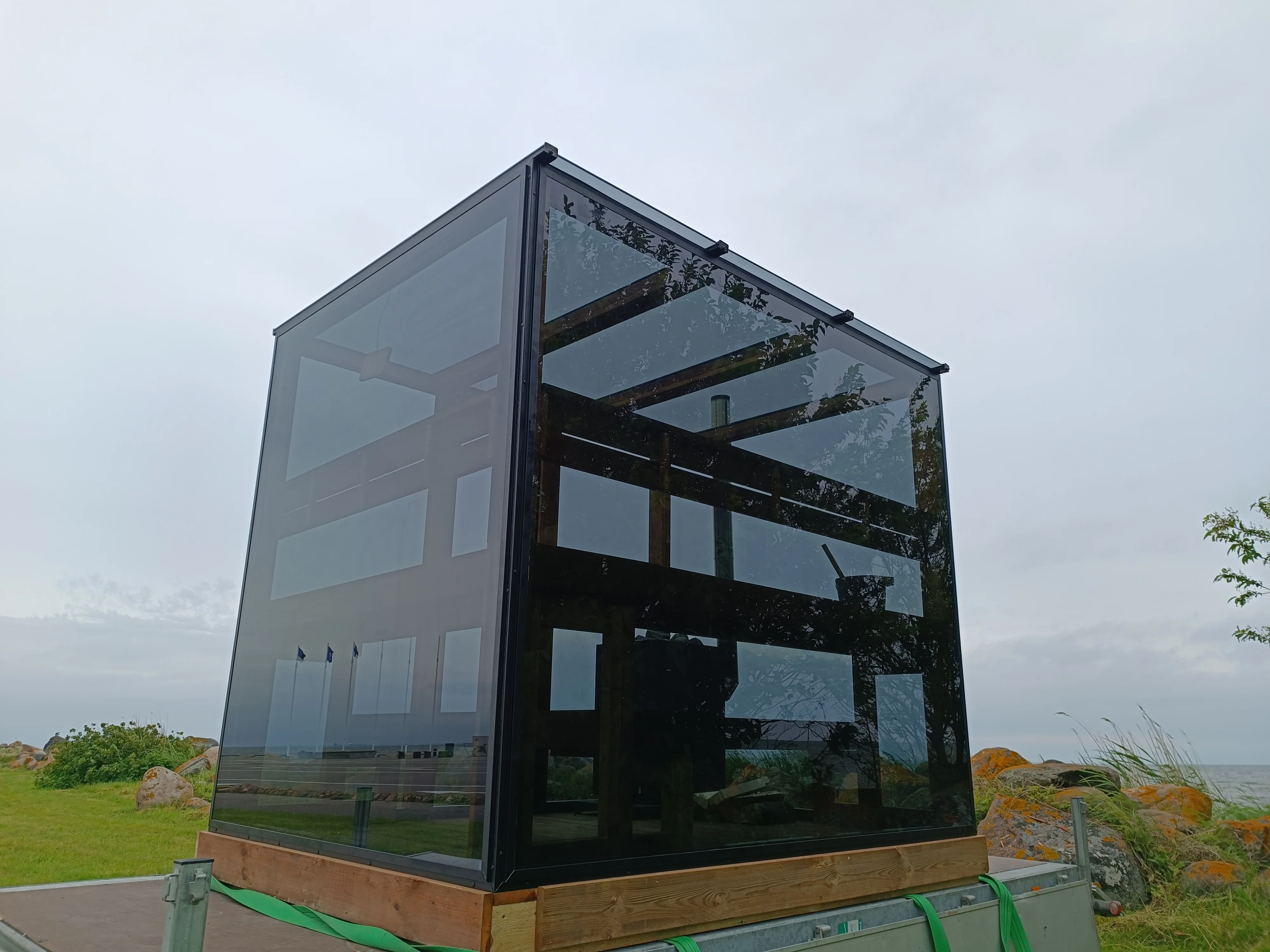 Deluxe Panorama Glass Traditional Outdoor Luxury Sauna - 6 Person - Image 15