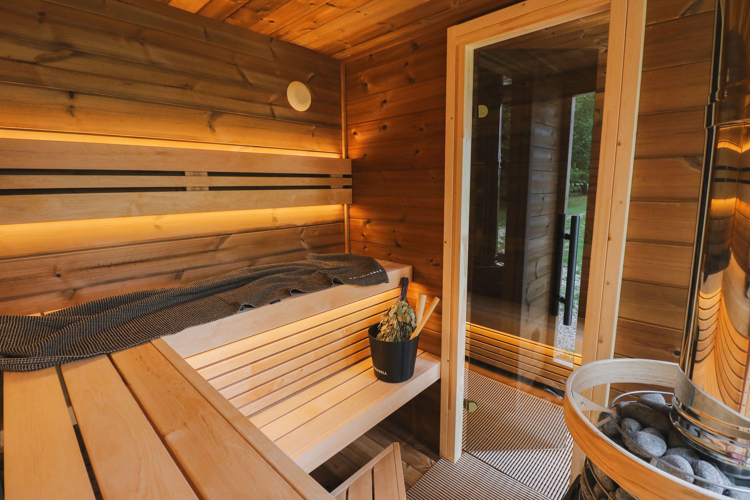 Santorini Double Traditional Outdoor Luxury Sauna - 5 Person - Image 13