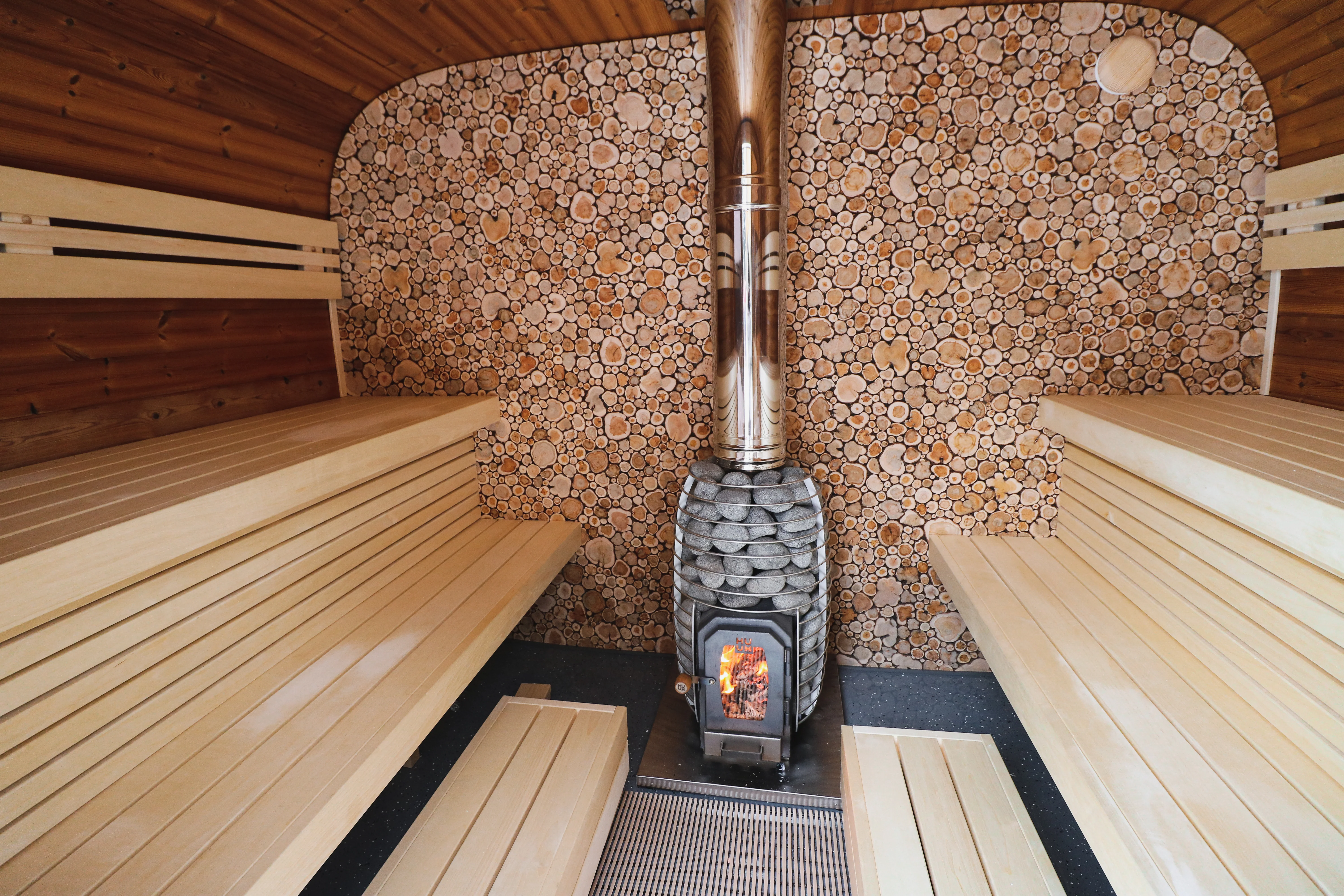 Vienna Single Traditional Outdoor Luxury Sauna - 8 Person - Image 13