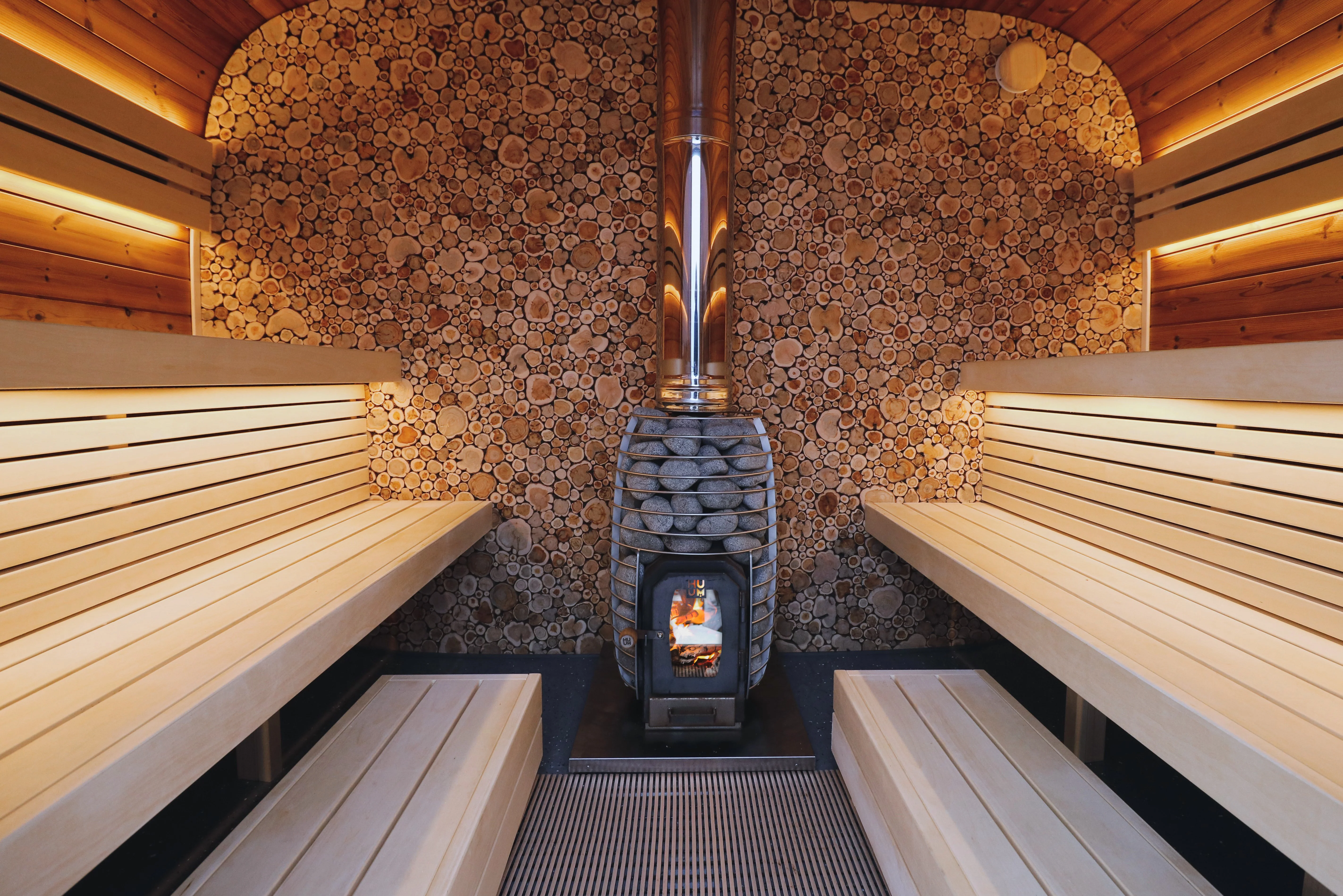Vienna Single Traditional Outdoor Luxury Sauna - 8 Person - Image 24