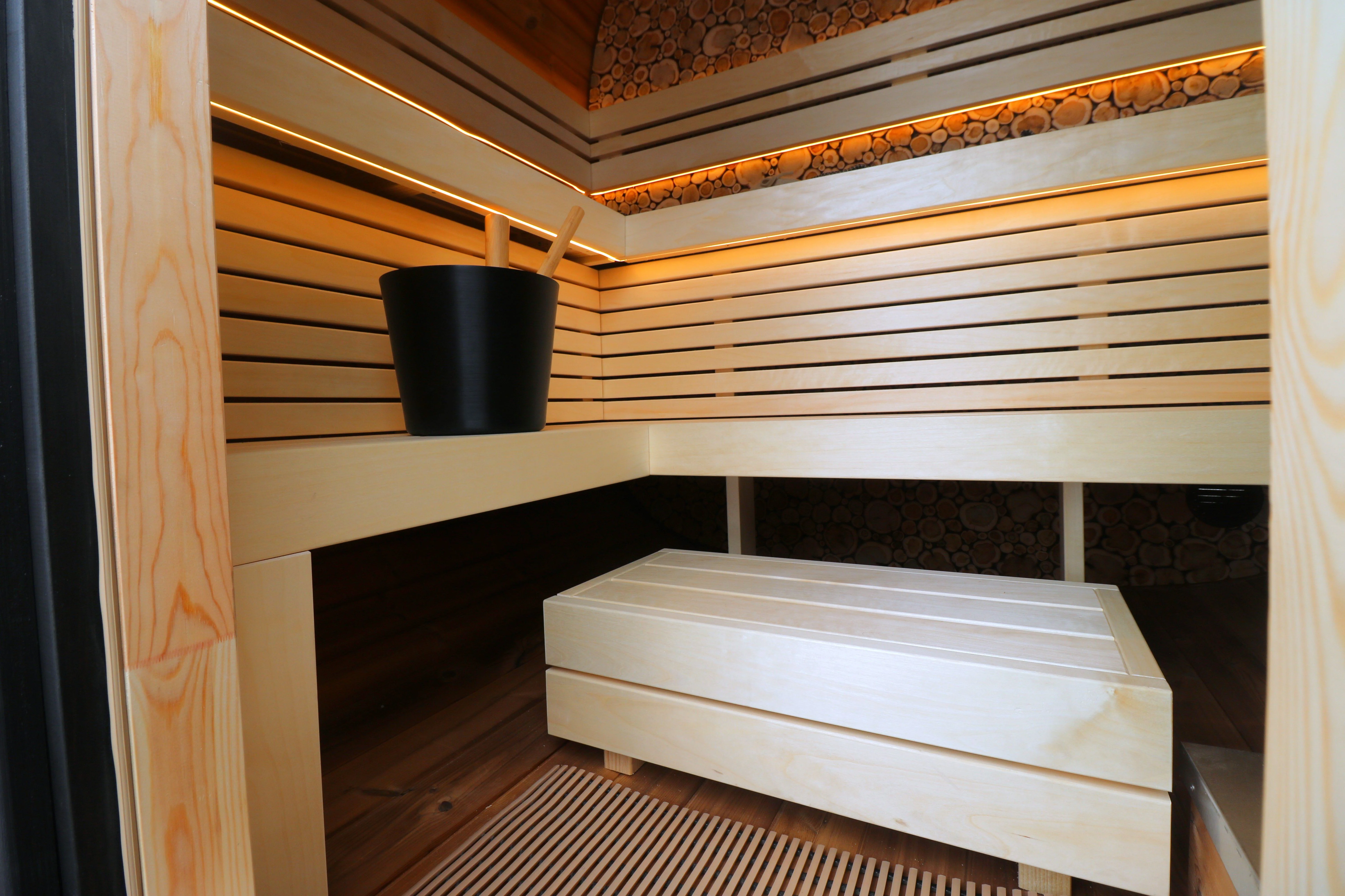 Vienna Single Traditional Outdoor Luxury Sauna - 8 Person - Image 32