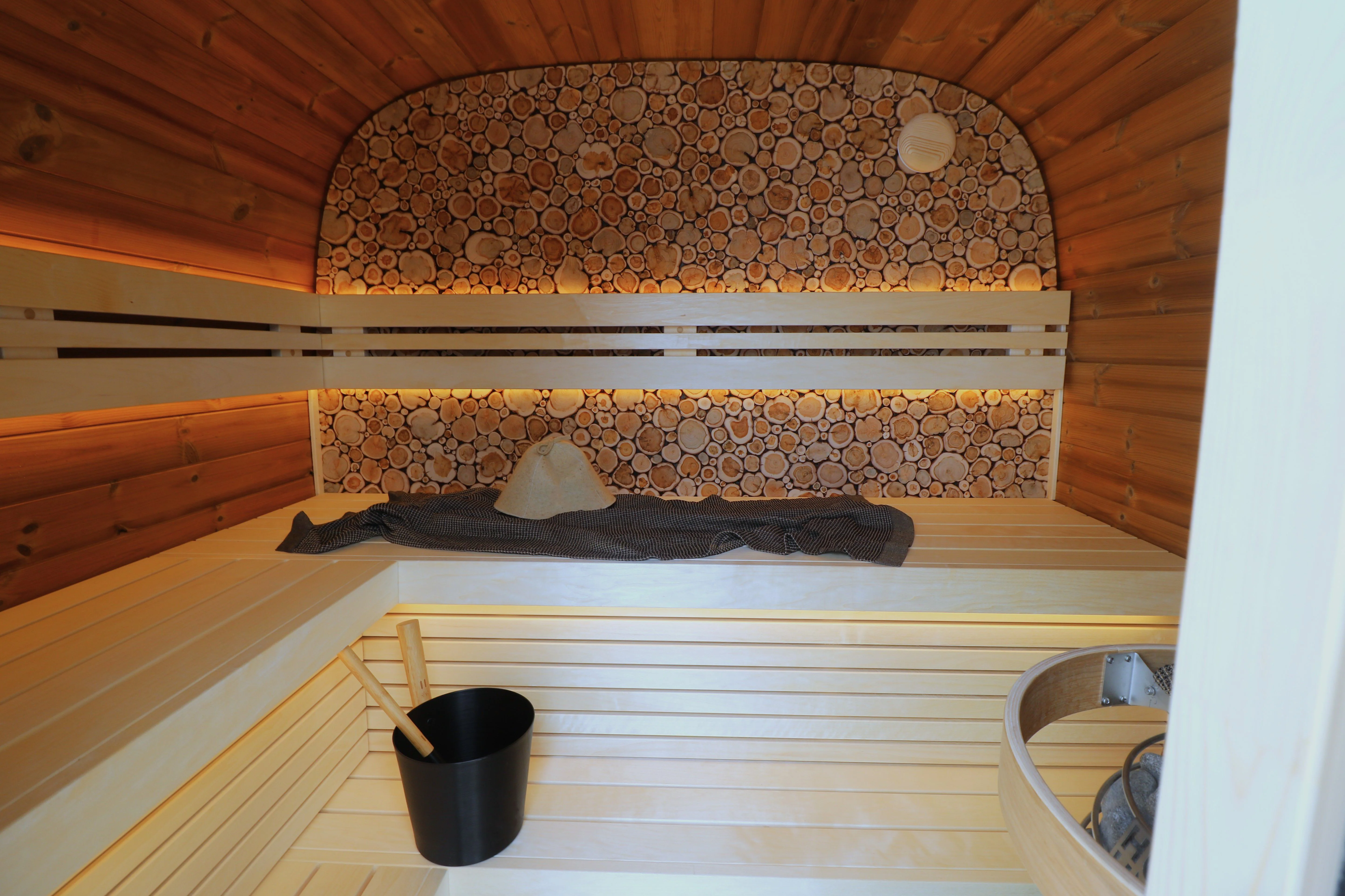Vienna Single Traditional Outdoor Luxury Sauna - 8 Person - Image 33